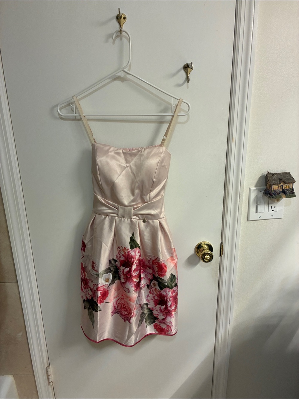 Rinascimento Pink Satin Floral Fit-and-Flare Dress with Pink & Red Blooms Sz M